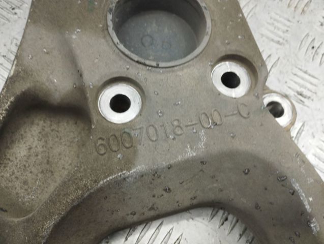TESLA 600701800B Цапфа передняя правая в наличии Черновцы