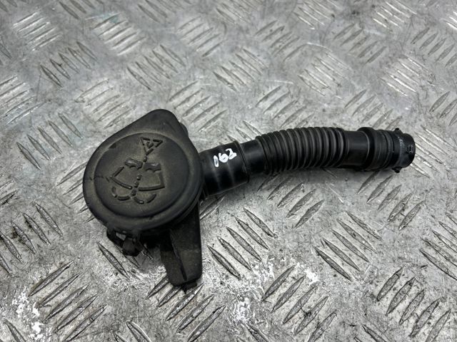 Горловина бачка омывателя 61667241664 BMW