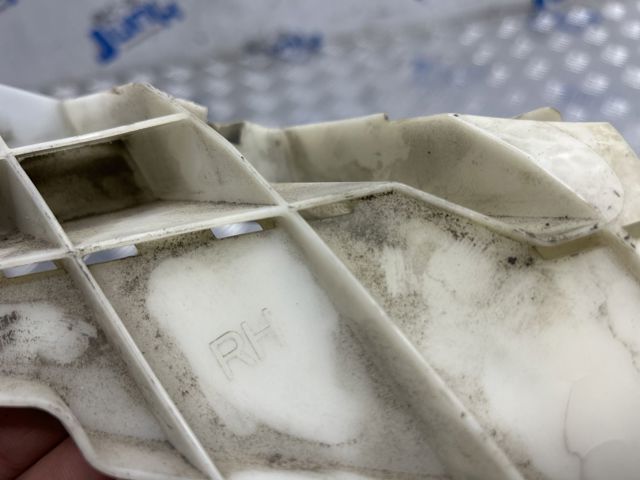 620581CA0A Кронштейн бампера переднего правый купить Николаев