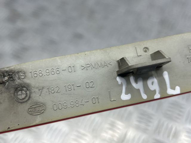 Левый отражатель бампера 63147182191 BMW