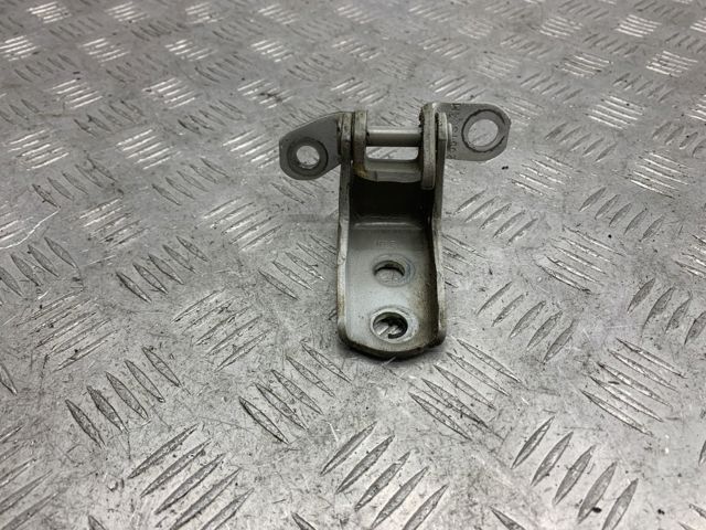 Петля передней двери левая 67450SNEA01ZZ HONDA