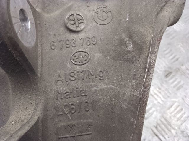 Цапфа (поворотный кулак) задний левый 6793769 BMW