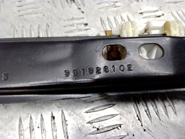 Механизм стеклоподъемника двери передней, правой 68043734AA CHRYSLER