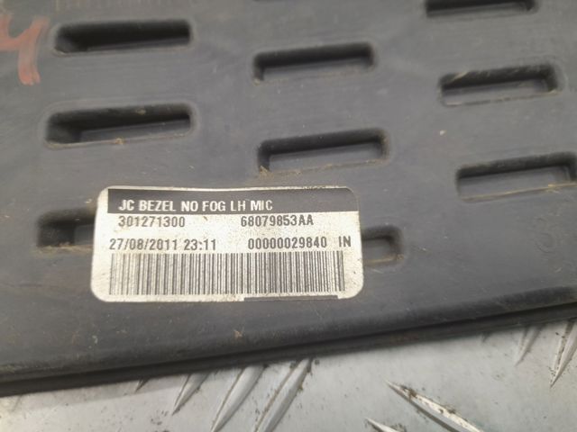 68079853AA CHRYSLER Заглушка (решетка) противотуманных фар бампера переднего левая купить в Павлоград