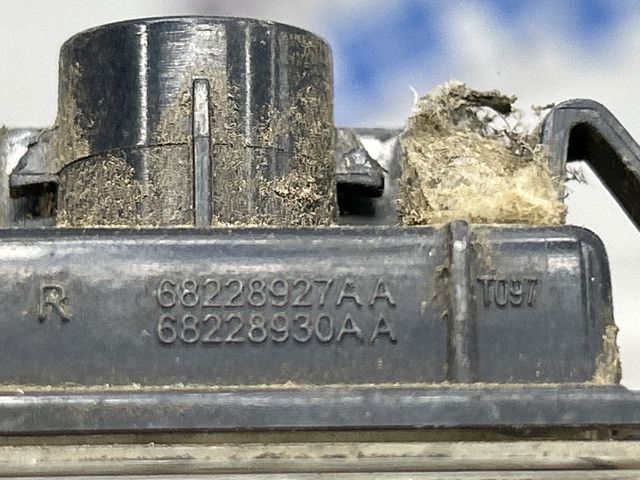 Фонарь подсветки заднего номера 68228927AA CHRYSLER