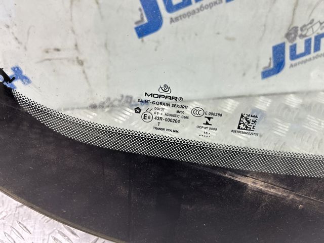 CHRYSLER 68256489AA Стекло лобовое  в наличии Кривой Рог