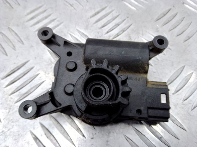 Мотор заслонки печки 68266034AA CHRYSLER