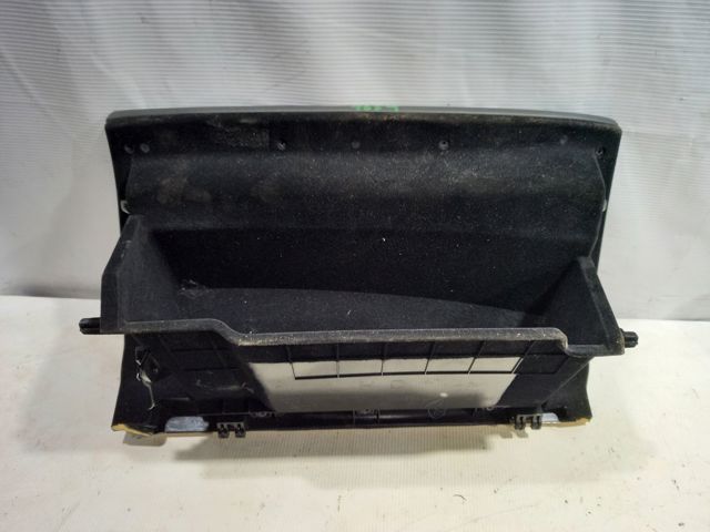 Крышка вещевого ящика 685004GF0A NISSAN