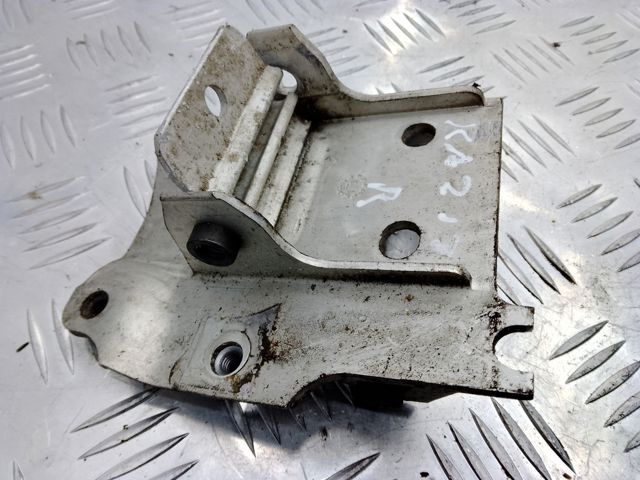 7186514 BMW Кронштейн бампера переднего правый купить в Запорожье