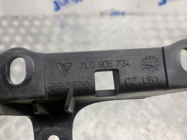 7L0805734 VAG Кронштейн передней панели правый купить в Украина