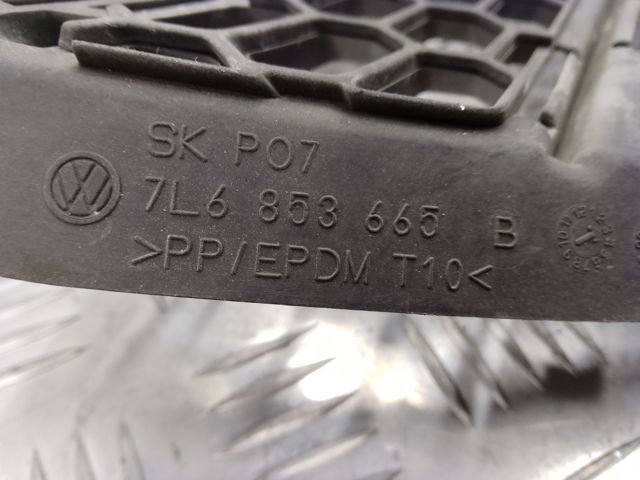 Решетка бампера переднего левая нижняя 7L6853665B VAG