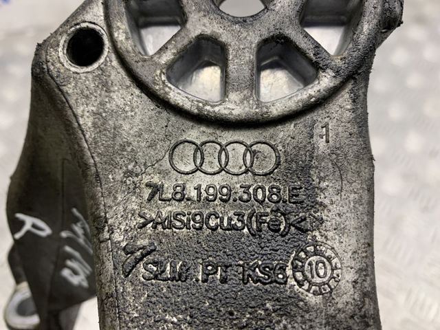 Кронштейн подушки (опоры) двигателя, правой 7L8199308E VAG