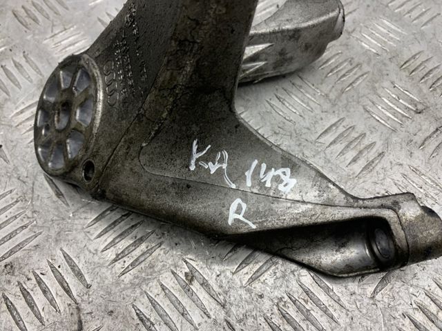 7L8199308E VAG Кронштейн подушки (опоры) двигателя правой купить в Полтава