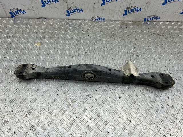 7P0399225B Балка крепления коробки передач купить Винница