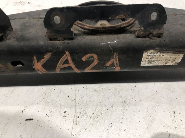 7P0399225B Балка крепления коробки передач купить Днепр