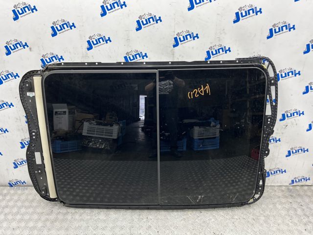 7P0877049A Рама люка купить Львов