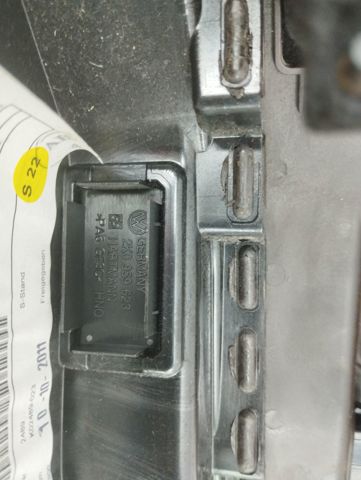 7P18571224A1 Крышка перчаточного ящика (бардачка) купить Житомир