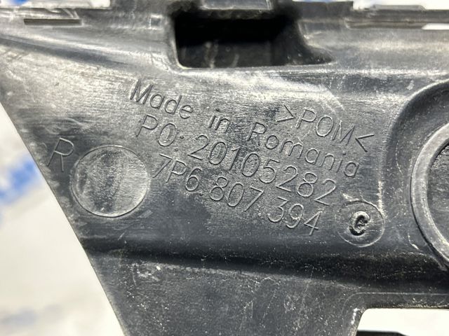Кронштейн бампера заднего, правый 7P6807394 VAG