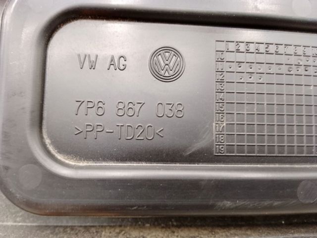 Облицовка багажного отсека, правая 7P6867038F VAG