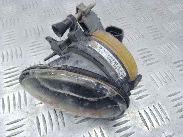 Противотуманка правая 7P6941700A VAG