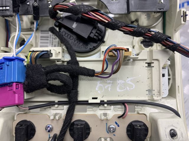 7P6947105HH67 VAG Плафон салона купить в Житомир