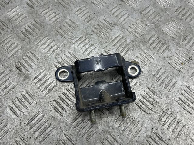 Петля задней двери, правой 824003NA1A NISSAN