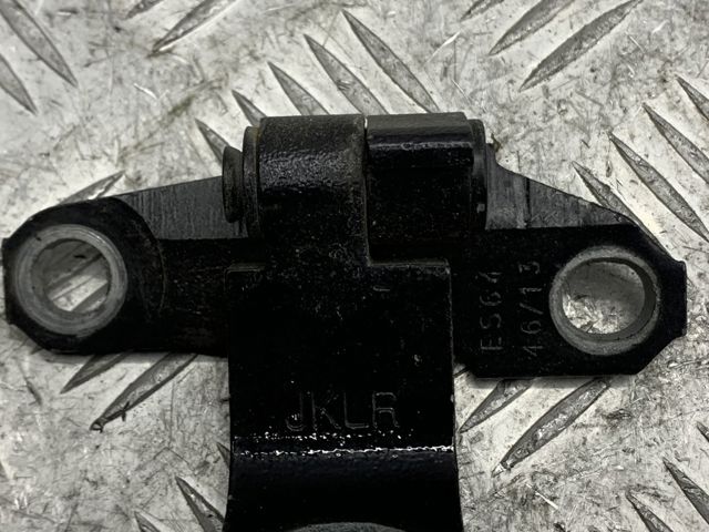 Петля задней правой двери 824201CA0A NISSAN