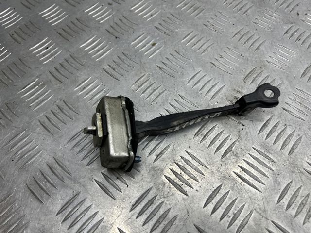 Ограничитель открывания задней двери 824301LA1A NISSAN