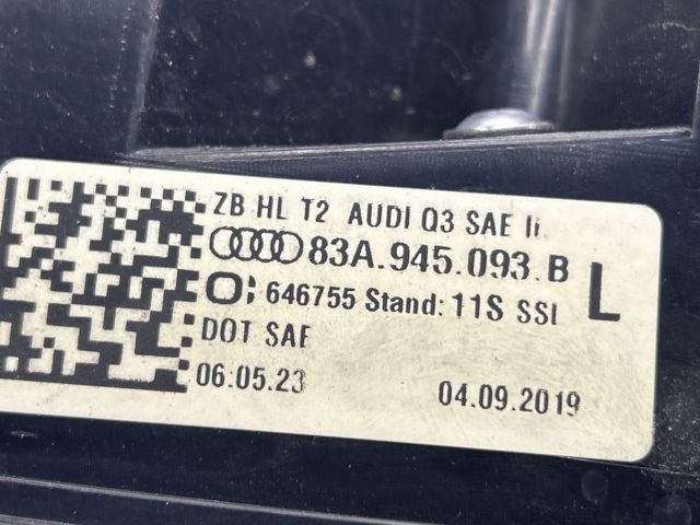 Задний левый внутренний фонарь 83A945093B VAG