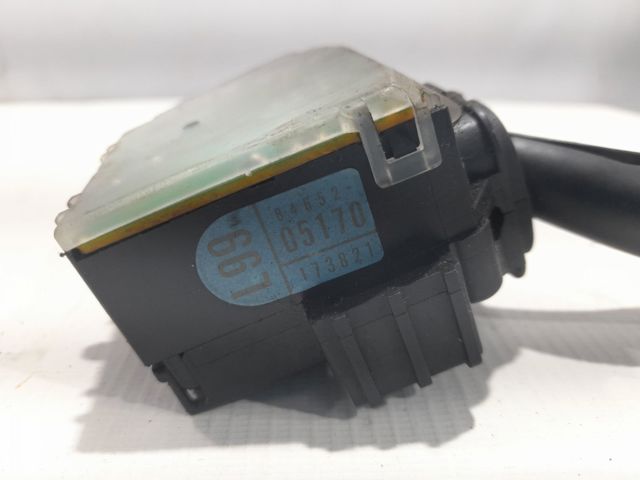 Переключатель подрулевой, правый 8465205170 TOYOTA
