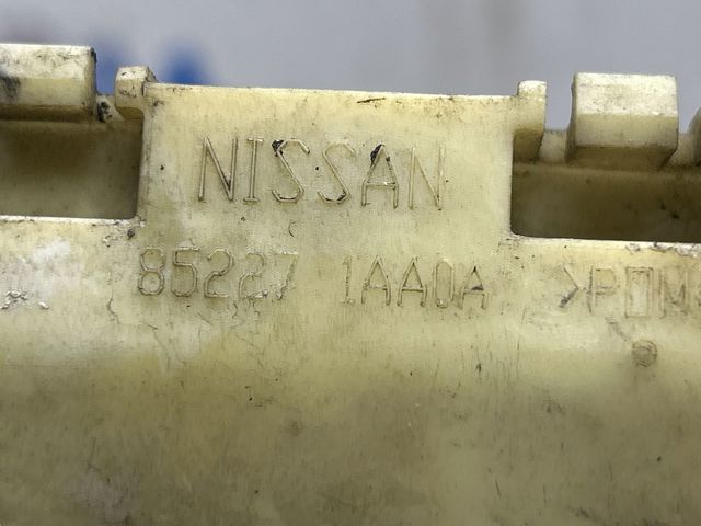 Левое крепление заднего бампера 852271AA0A NISSAN