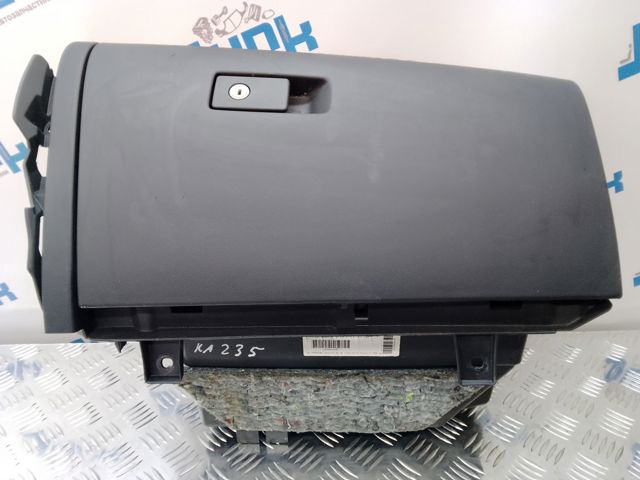 VOLVO 8630202 Ящик перчаточный (бардачок) в наличии Кривой Рог