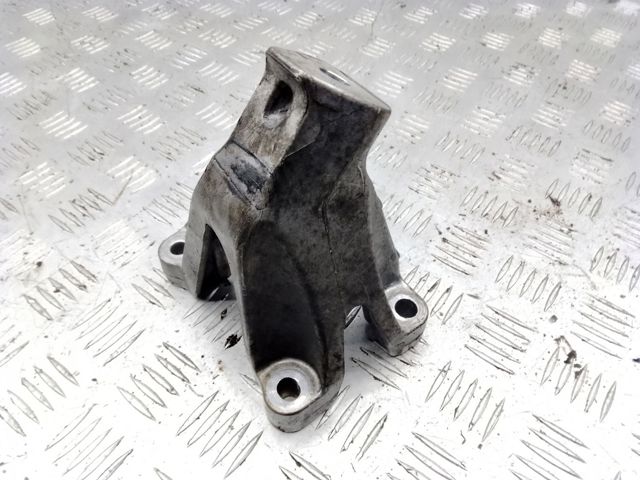 8K0199307BH Кронштейн подушки (опоры) двигателя левой купить Днепр