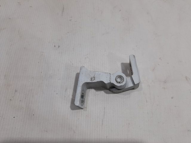 Петля задней двери, правой 8K0831402A PORSCHE