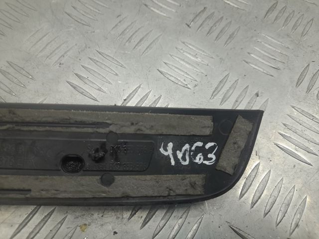 VAG 8K0853376 Накладка (молдинг) порога наружная задняя правая в наличии Львов
