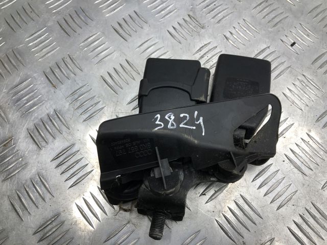 Рычаг фиксации ремня безопасности задний левый 8K0857739AE01C VAG