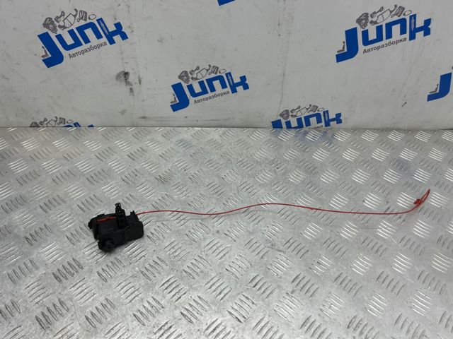 8K0862153H VAG Замок открывания лючка бензобака