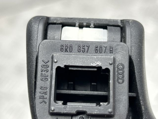 Поручни (держатели) и крючок для одежды 8R0857607H4PK VAG