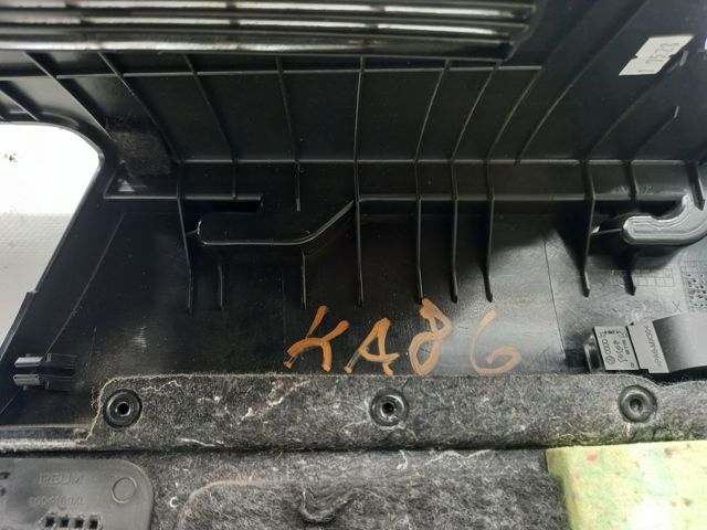 VAG 8R0863879D87A Облицовка багажного отсека левая в наличии Ирпень