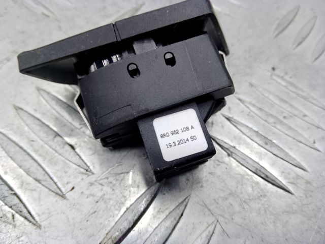 Кнопка блокировки замка двери 8R0962108AV10 VAG