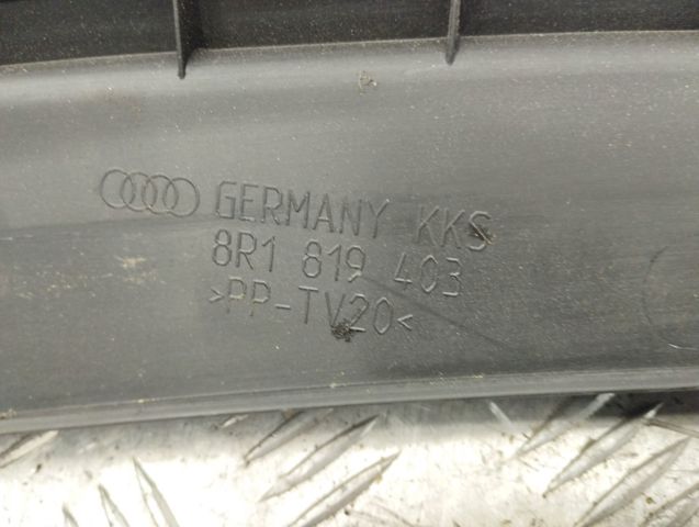 VAG 8R181940301C Водосток лобового стекла, жабо в наличии Каменское