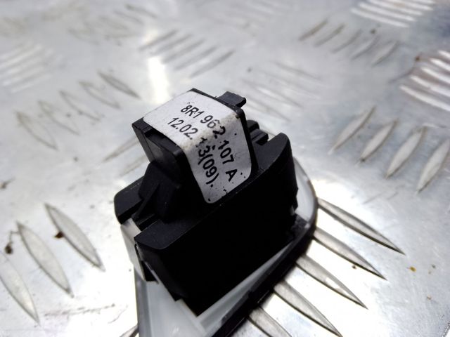 VAG 8R1962107AV10 Выключатель центрального замка в наличии Николаев