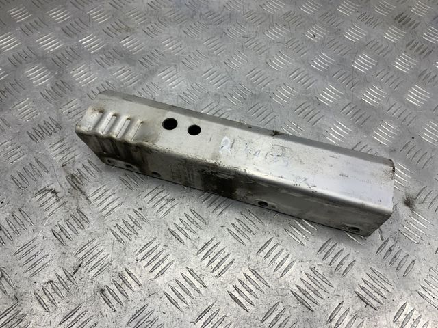 Кронштейн усилителя заднего бампера 8T0807332A VAG
