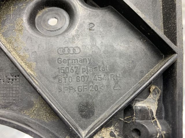 Крепление бамера правое 8T0807454 VAG