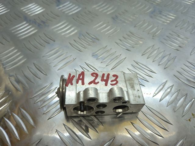 8T0820679A Клапан TRV кондиционера купить Черновцы