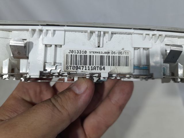 Плафон освещения салона/кабины, задний 8T0947111AT64 VAG