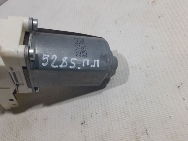 VAG 8T0959802B Мотор стеклоподъемника двери передней правой в наличии Черкассы