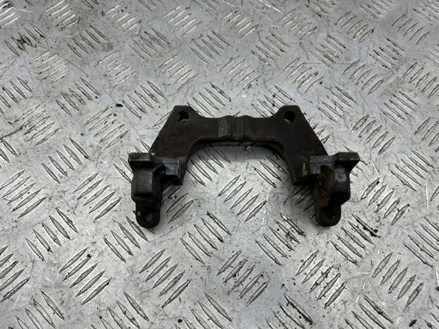 8V0615425 VAG Скоба тормозного суппорта заднего купить в Николаев