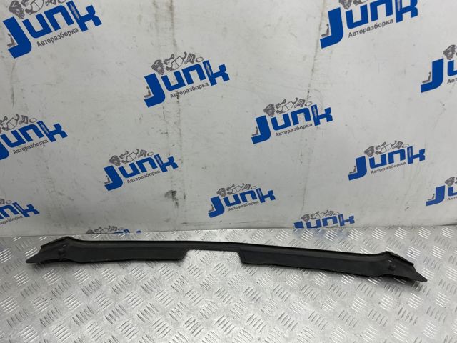 Уплотнитель капота 8V0823126B VAG