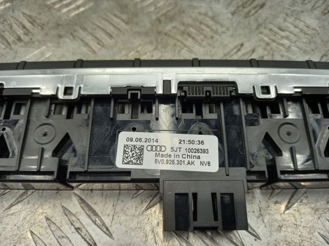 Блок кнопок центральной консоли 8V0925301AK VAG